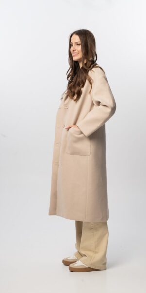 Płaszcz JULIANA beżowy, klasyczny fason, wełna z kaszmirem, naszywane kieszenie
