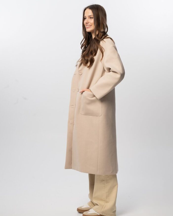 Płaszcz JULIANA beżowy, klasyczny fason, wełna z kaszmirem, naszywane kieszenie