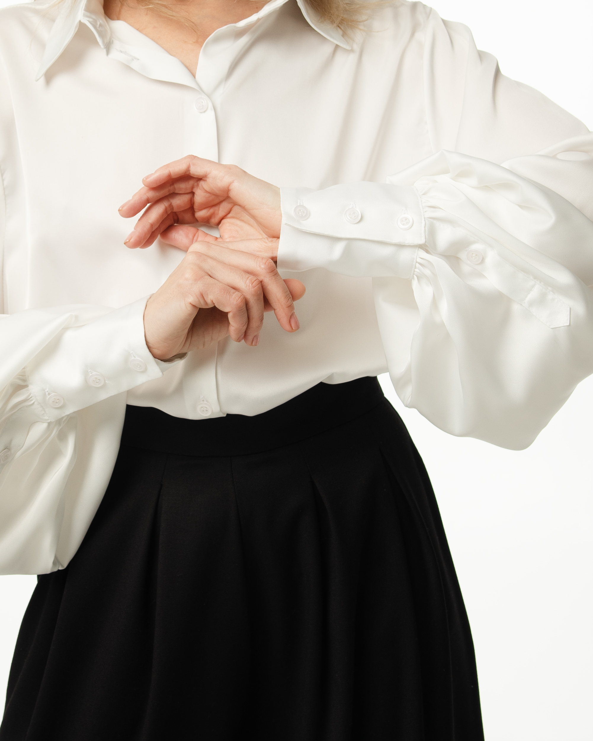 Biała koszula damska Eva Elizka – detal rękawa