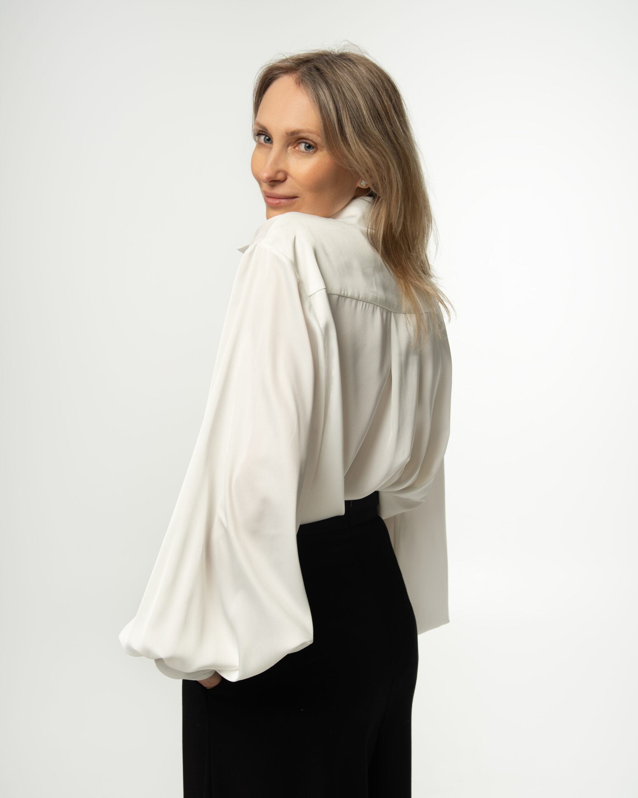 Biała koszula damska Eva Elizka – widok z boku