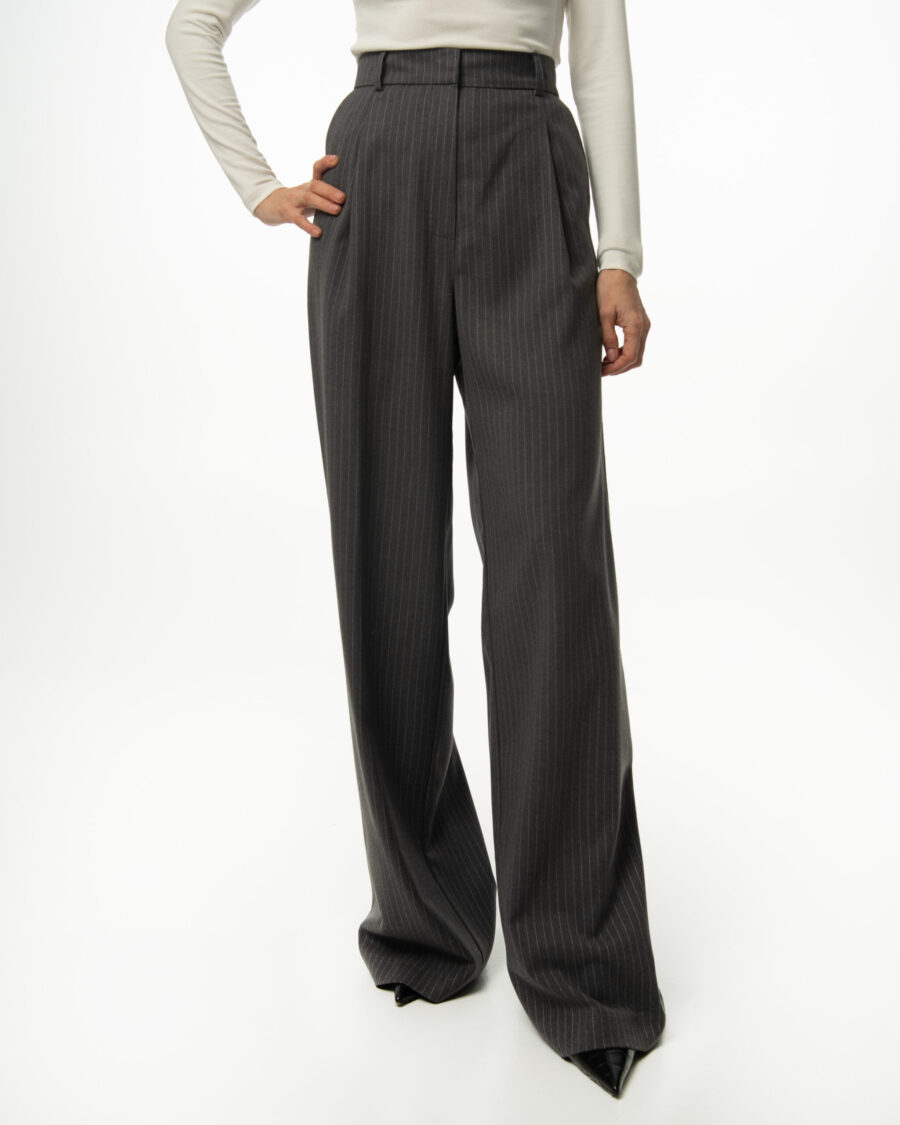 Szare spodnie damskie w prążek Elizka, wysoki stan, szeroka nogawka – widok z przodu