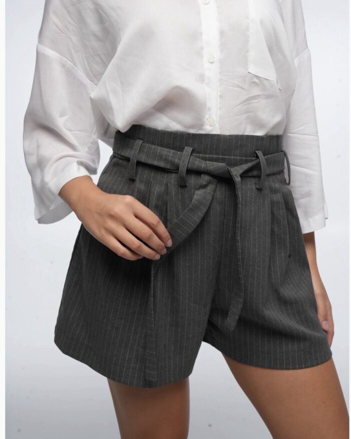 Szorty damskie Grace w kolorze grafitowym w cienki pasek, wysoki stan, pasek w talii – Elizka