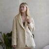 Damska marynarka boucle oversize ecru - widok z przodu