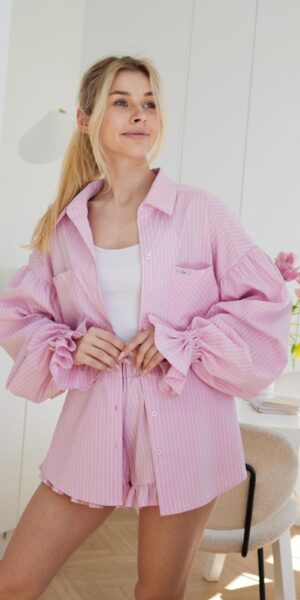 Komplet damski – różowa koszula i szorty z bawełny, styl oversize, rękawy z marszczeniem