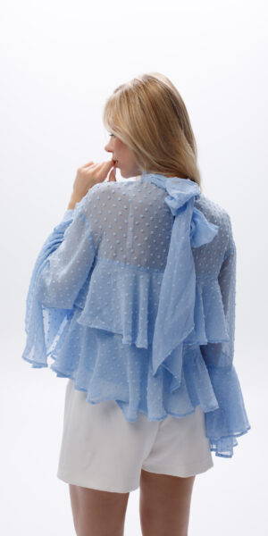 Bluzka szyfonowa z falbanami i kokardą w kolorze pastelowego błękitu