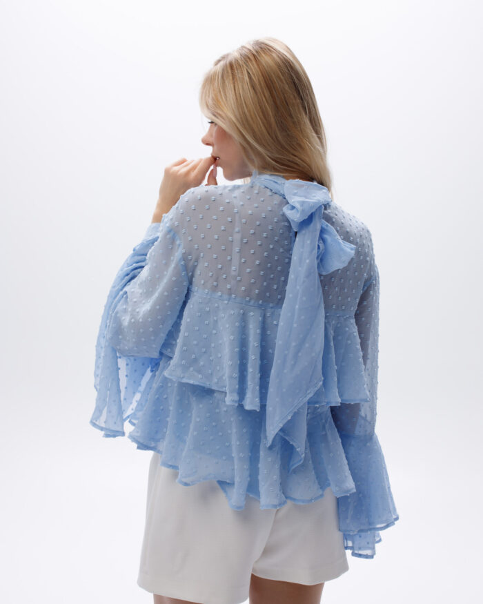 Bluzka szyfonowa z falbanami i kokardą w kolorze pastelowego błękitu