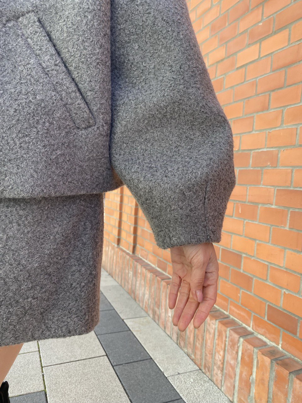 Bufiasty rękaw z eleganckim wykończeniem – kurtka „City Mood” marki Elizka